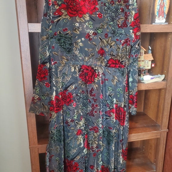 Guess Black and Red Floral Dress/ Duster - Picture 4 of 5